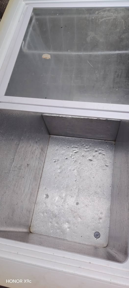 مجمده للبيع حجم ١٢ نضافه ٩٠بالميه السعر ١٥٠ وبيه مجال ***********
