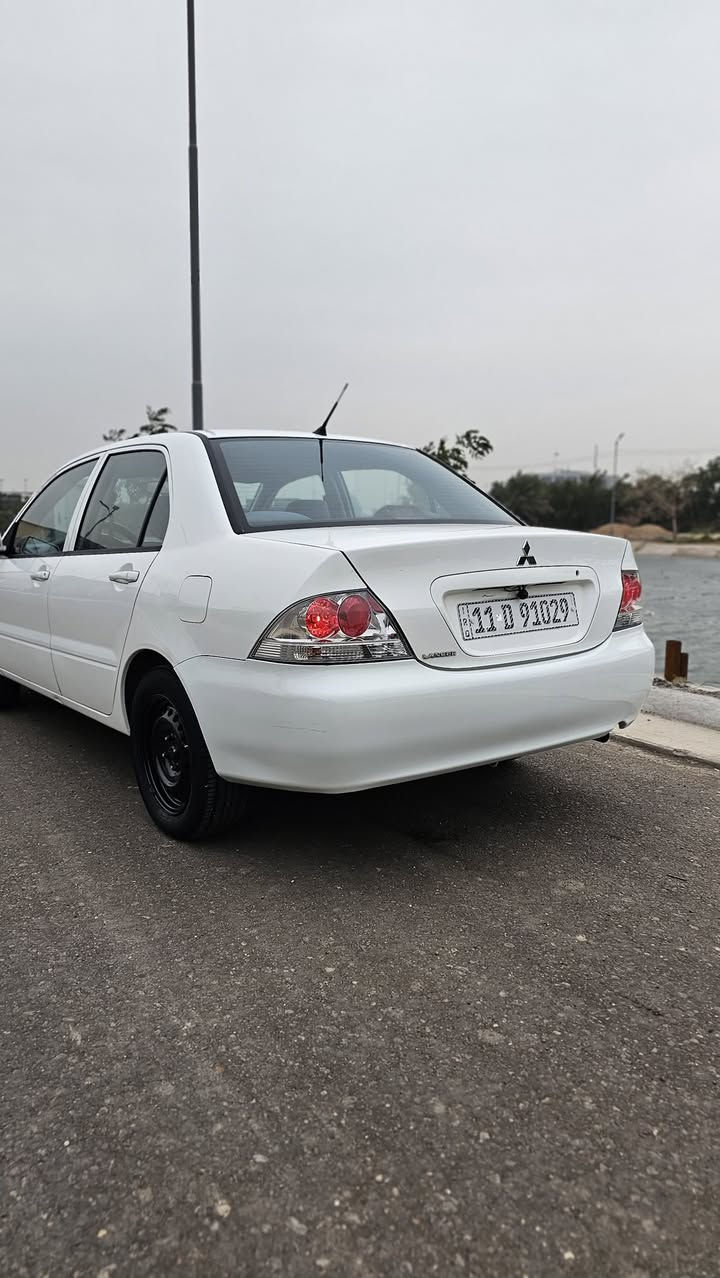 السلام عليكم لانسر 2011استلام شركة ماشية 138سيرة مكفولة بيها صبغ داير جاملغ خلفي صبغ ايمن اوبارد بالباب الخلفي فقط الباقي مكفول عامة سيارة نضيفة حيل مكينة كير ممفتوحات شركة كباتها بالجنطة سعرهة 102 
بيهة مجال الي ميعجبة ليعلق رجاءا ***********
