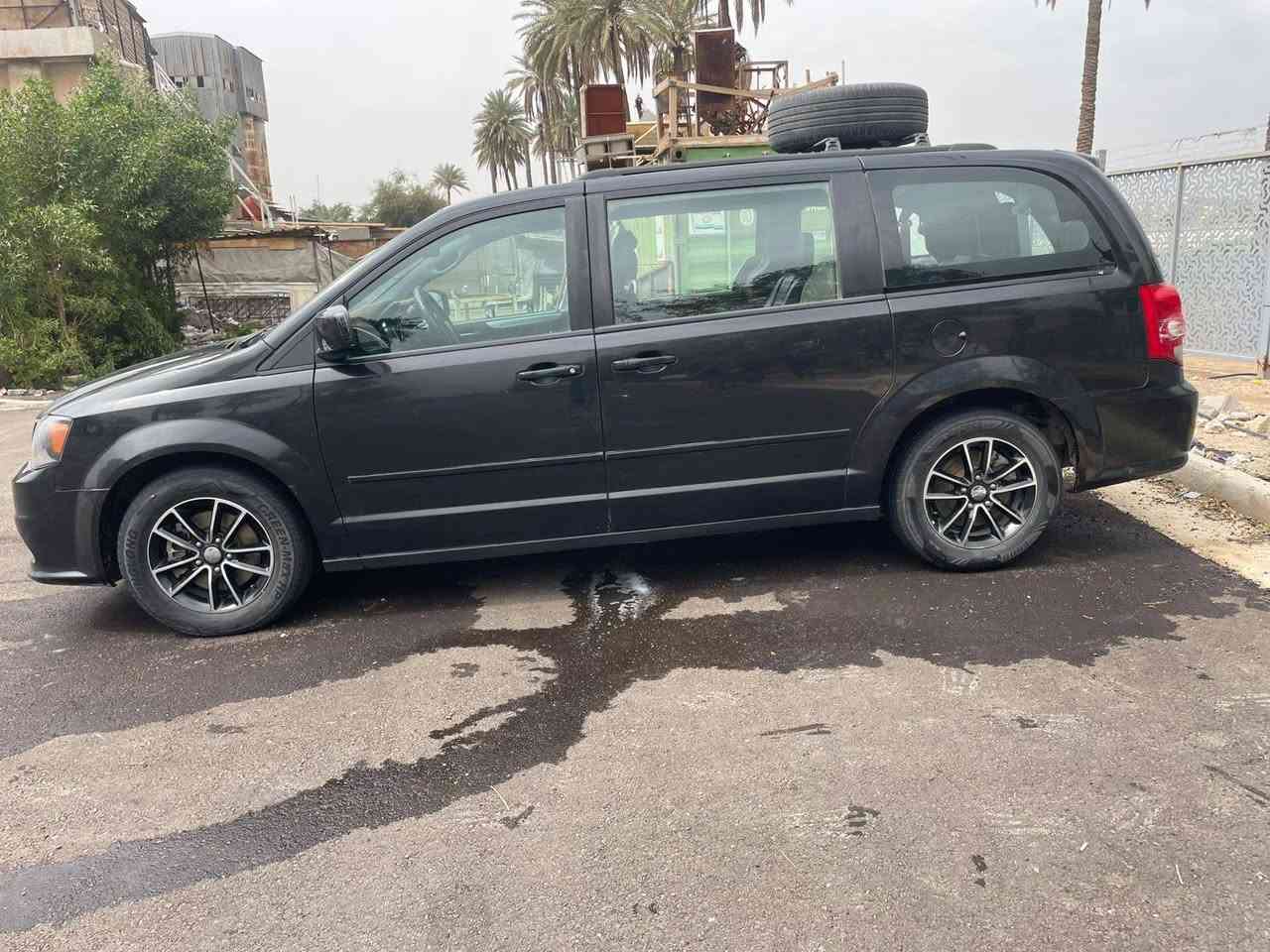 السلام عليكم عندي دوج كرفان  2017GT للبيع وارد كندي رقم سليمانية بسمي تحويل ثاني يوم سنوية ٢٨
المواصفات فول للأخير ماعدا الفتحة
بصمة 
داخلية جلد
تدفئة كشنات امامي وخلفي
تدفئة ستيرن
كشنات كهرباء
بيبان كهرباء +صندوك
تشغيل عن بعد
تحكم ستيرن
شاشة وصطية
التبريد كونترول ثلاث قطع
شاشة + كامرة

السيارة بيها طخة بل باب ورة السائق بل زاوية معجون قليل +صبغ مبين بل سونار
حادث السيارة جاملغ +بنيد مبدل ابلاد وبيها تعديل بل لغد الايسر بسيط 
الباقي كفالة سعرها ١٦٠ وبيها مجال للشراي مكانها بغداد
رقم الهاتف ***********
