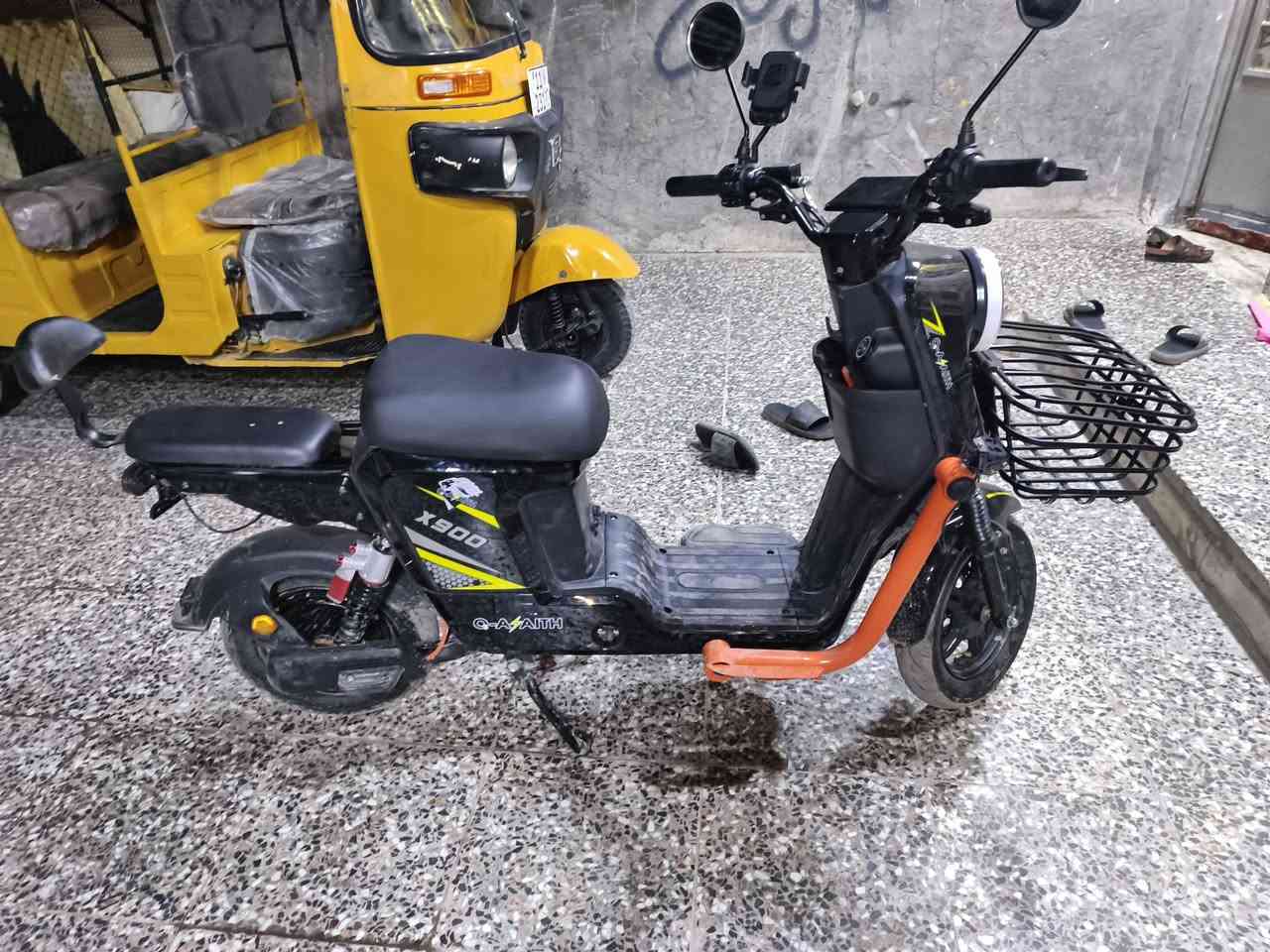 دراجه اكس 900 نظيفه مستعمله 40 يوم سعر 500,000 وبيها مجال مقفوله من كل شيء بيها الاستفسار على هذا الرقم***********
