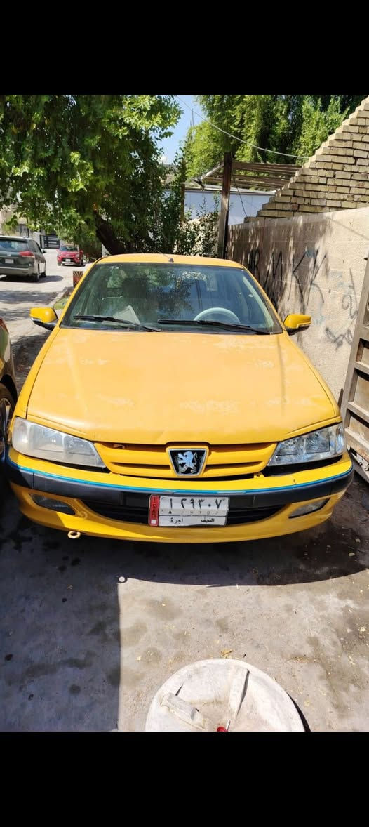 بيجو بارص. موديل 2015   بيه طخه صفحة اليمنه. السياره محرك كير خير  من الله سعر34     تلفون ***********.   تخم تاير جديد.  وبيه مجال.
