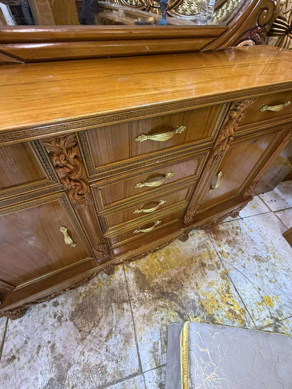 غرفه صاج داخل خارج سلايت 
السعر مليون ٥٠٠ مليون ٤٠٠ قفل 
شد نقل داخل بغداد مجاني 
نضافه ٩٠
عشره ١٠ وياه دوشك شازون طابوريه هديه 
جعب غزال 
غرفه زان ماركه