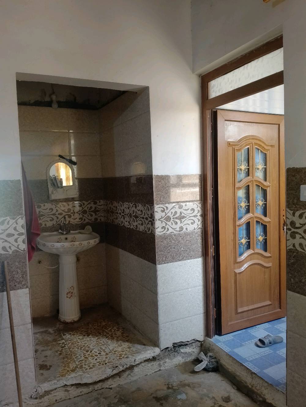 دار للبيع منطقه كوكجلي قريب علا سايدين خلف علوه الخضراوات نزار سعدون قريب علا مجمع شروق 
المساحه 300 متر
الواجه 10
العمق 30
كراج 8×5
حديقه 7×5
ستقبال5×6
مطبخ 5×5
الهول 7×8
غرف نوم عدد 2 / مساحه 4×5
مجمع صحيات معزول عن الهول 
مساحه الحمام 2×3
ترك 2×10
السعر 60 او بي مجال 
سند زراعي نموذج 25
خدمات كهرباء صناعي + وطني + مولد 
ماء كوكجلي