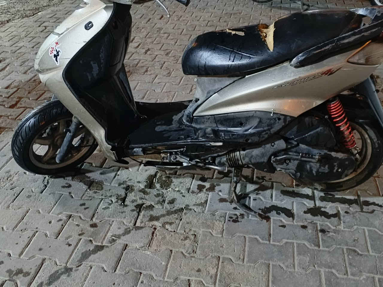 سلام عليكم سكنس نثيه للبيع الدراجه مكينته مجفته سابقا وحاليا الدراجه شغاله وكلشي مابيه نواقصه خوارج فقط نواقص قليله جدا مستعجل على بيعته مكاني بغداد الكاضميه المو شراي لايتصل السعر 250 وبيه مجال بسيط للاتصال على الرقم ***********
