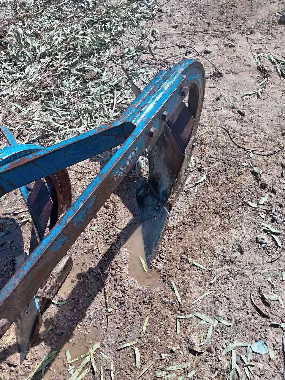 سلام عليكم فدان تركي نظيف للبيع حجم 11 فدان نظيف كلش على الكراب المكان بغداد  ابو غريب ***********
