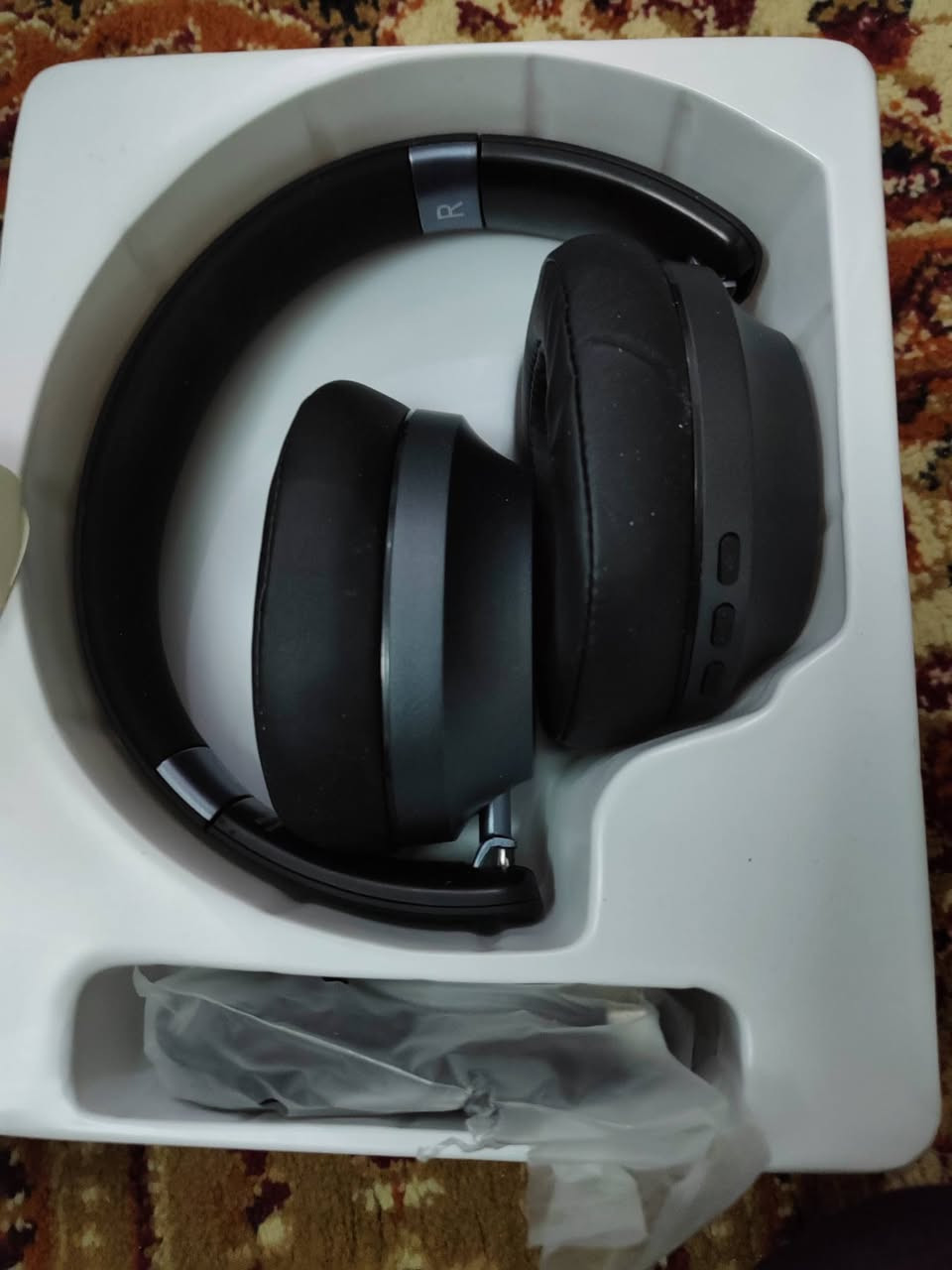 للبيع سماعه جديد ممستخدمه ماخذها من عين الفهد 30 الف وبي مجال بغدادالجديده ***********
