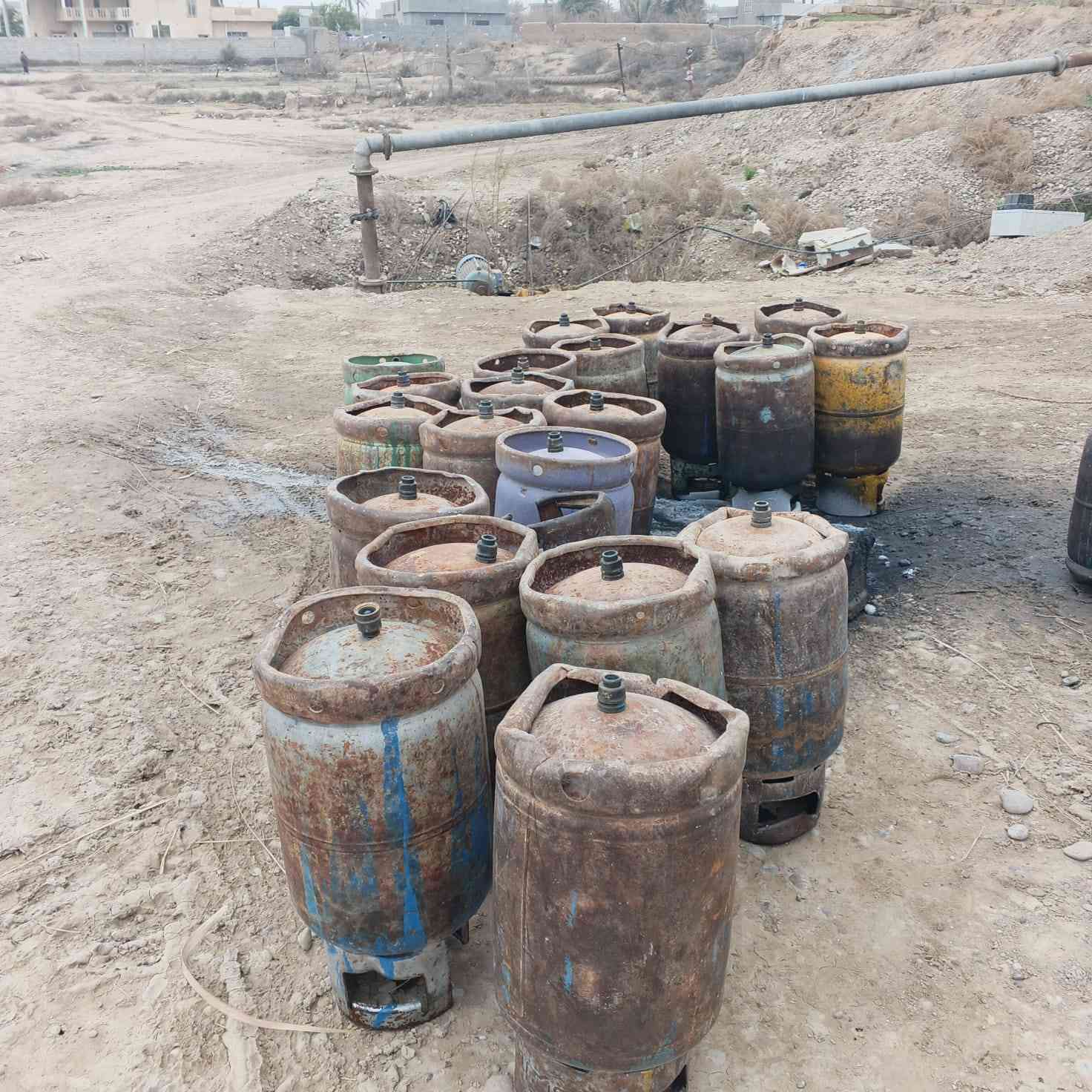 يوجد غاز سائل تنضيف وغسل عراقي متوفر جميع الوقات ليلا ونهار وصل البيت كل ماعليك تنتصل على الرقام التوصيل السريع مستعدين كافت  المناسبات المطاعم شوايات للخبز الافران ويوجد توصيل ترس خاص الترس لا يقل عن 28 كيلو 📞***********///***********
