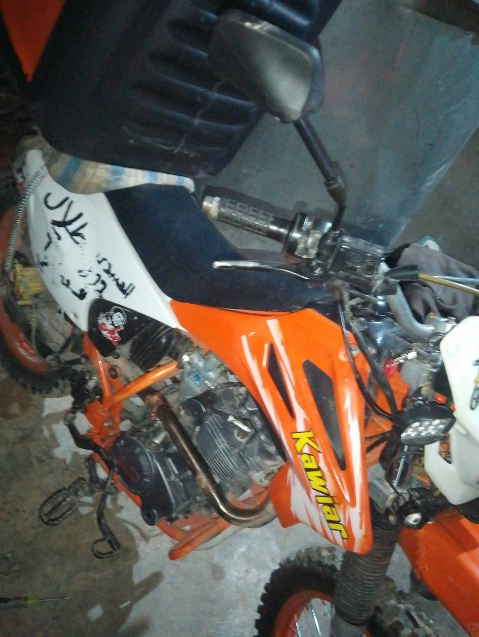 السلام عليكم دراجة ققاز كاويار crxصيني محرك 300دراجة مامشتغلة ديلفري شاد صندوق لجمالية الدراجة مابيها اي نقص دراجة تعبان عليها الله شاد ومحتاج واريد ابيعها فول نظافة عايزها بس غسل كهربائيات كلها شغالة الي يريد يشتري يتواصل وياي ***********
