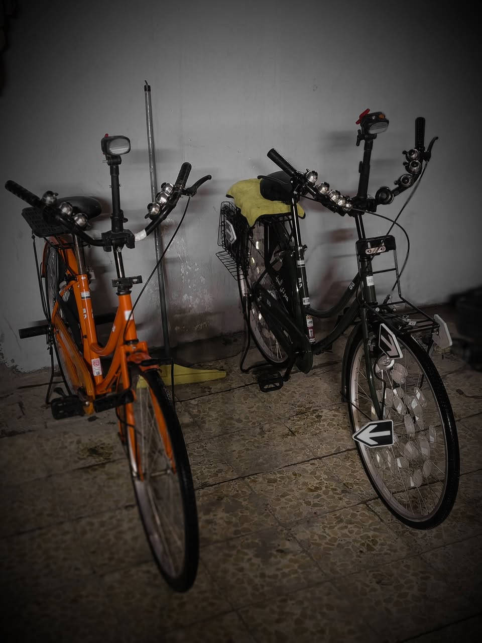 بـايسكـلات للـبيع الزيتوني ١٣٥ جديد والبرتقالي ٩٠وبي مجال امبدل قبع صينية فقط ***********
