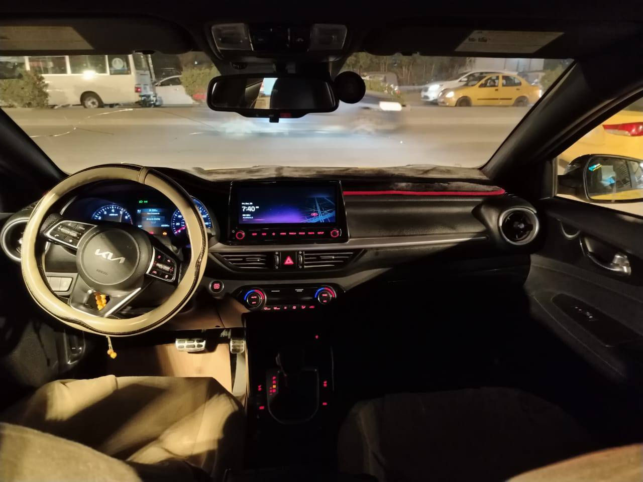 السلام وعليكم فورتي ٢٠٢٣ جيتي لاين
مكينة ٢٠٠٠ دوش
*كير cvt بلادي وشاد له منظومة التبريد الخاصة به
*سنوية إلى سنة ٢٠٣٥
*تشغيل بصمة عن بعد
*رقم بغداد انكليزي
*لون الداخل اسود جلد بلادي والمقاعد الأمامية موجود بيها تدفئة تبريد 
*التبريد قطعتين 
*موجودة بالسيارة أكثر من موديل عادي ورياضي وذكي
*ماشية السيارة ٨٠ الف ميل
*الهيئة بغداد جوال
*منظومة التبريد مبدلة جديدة في نهاية الصيف الفات منظومة كاملة
*بانوراما (فتحة سقف) 
للتواصل واتس اب 
***********
