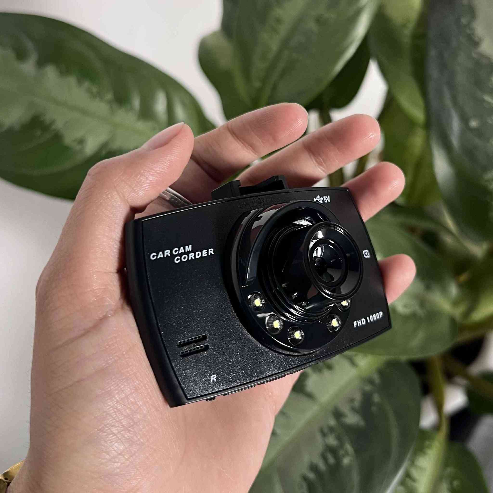 كاميرا سيارة Z-3060 بدقة Full HD 1080P مع شاشة 2.7 بوصة، توفر تصويرًا واضحًا وزاوية رؤية واسعة 170°. مزودة بـ G-Sensor لحفظ الفيديو تلقائيًا عند الحوادث، مع رؤية ليلية وكشف حركة. تدعم بطاقة Micro SD حتى 32GB، خيار عملي لتعزيز أمان القيادة. 🚗📹 دهوك, العراق


**إذا كنت صاحب هذا الإعلان وتريد حذفه لأي سبب، رجاءا أرسل رسالة إلى الدعم الفني**