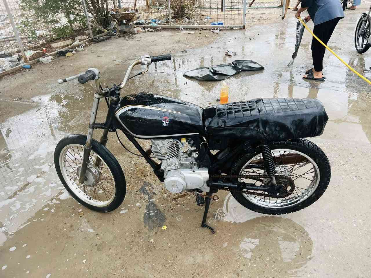 ‏سلام عليكم دراجة للبيع محرك حلو وناعمه ‏السعر 250 بيها مجال مكان بصره 5ميل ***********￼￼￼￼
