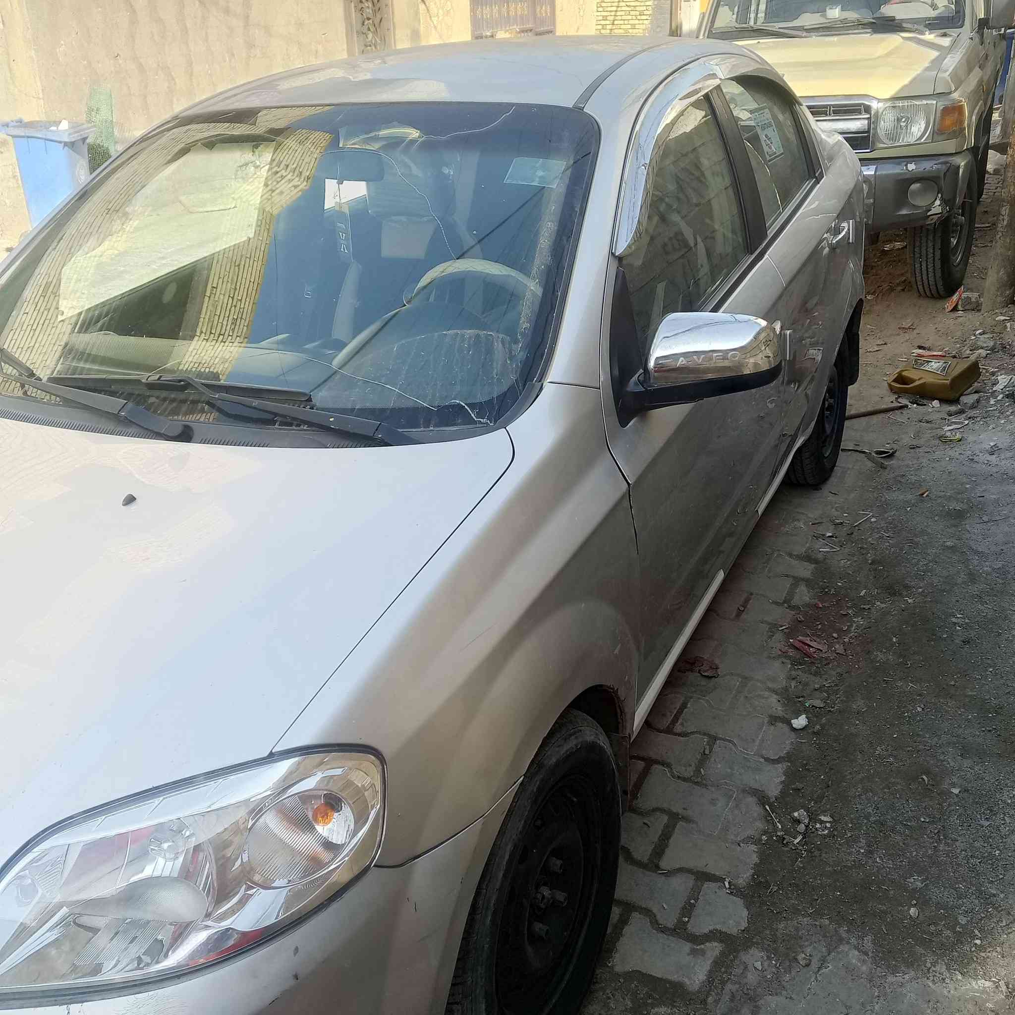 أفيو 2011محرك 1600 ضربتها هلال وباب وبيها ملاحضات بسيطه سياره نضيفه مكان بغداد الحريه السعر 58 الرقم ***********
