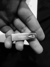 بلي 2 مستعمل قليل ويا جوستك وفلاش من شركة سامسونك بيه 100 لعبة زائد شخ...