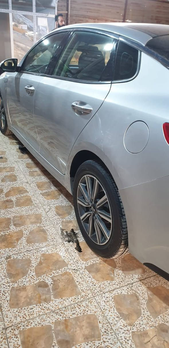 سلام عليكم كيا اوبتما للبيع موديل ١٩ حادثها جاملغ وبنيد مكينه كير حداديه تخم تاير تبريد السياره جاهزه خيرمن الله السعر ١٢٣ وبيها مجال قليل المكان ناصرية المركز الاتصال على الرقم ***********
