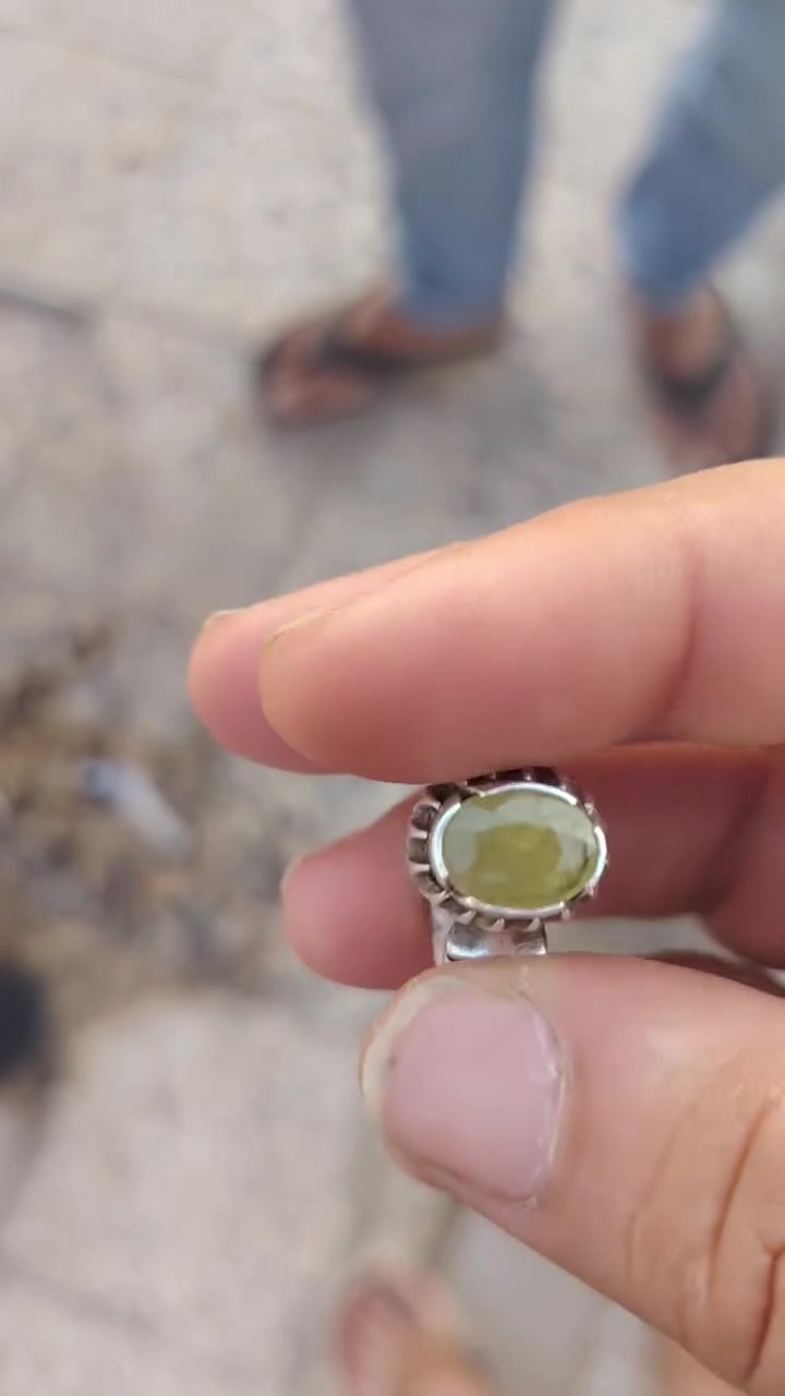 السلام عليكم ياقوت اصفر افريقي لامجمر ولا معالج صياغه يدويه الاستفار ***********
