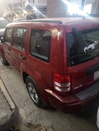 جيب ليبرتي 2008 قطعتين صبغ فقط محرك سته مكينه وكير وتبريد جاهز السعر 8...