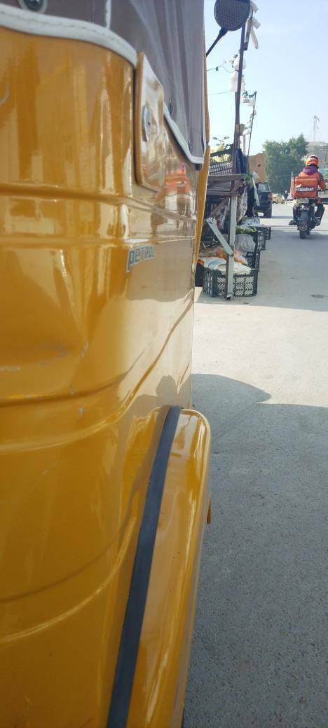 تكتك للبيع موديل 20بسمي محرك وكير واكسل مكفورلاتبخيرولاى تنقيص مصبوغه جماليه رقم وسنويهانكليزي جاهزه عنوان بغدادالزعفرانيه الاتصال ***********السعر 6750وبيه مجال للطيبين التكتك بيه صبغ تلكيطات ابيع مصبوغ عام
