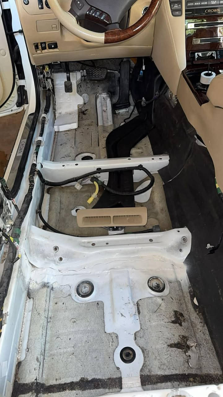 شاهینە بڕاوە بڕاوە
-٢٠٠٧ ساج مەلیکی
گەورە بە گەورە  
-١٨٢ بێ دوکەڵ بەسمە رەساسی
-٣ دوگمە 
-تەبرید سارد و گەرمی بۆ بەستراوە
-جامی هەڵگیراوە
-رۆن گێر و مەکینەی گۆراوە
-٤ ویلی نەوتی لەسەرە
-برێکی بەستراوە
-ئێمپیفایەر بەشەرت
-دەبڵ و شەمعەی لۆکی بۆ بستراوە
-جۆزەی ساڵانسەی بۆ بەستراوە
-ئۆتۆی لایتەکان
-ئۆتۆی ئاوێنەکەن
-ناوچەی کوێر 
-حومام کردنی ناوەوەی
-بەرە کوشنی تێگیراوە
-سەیارەی ماڵانە و هی مەعرەز نییە
-تەنها و تەنها کونی گەرمی و پۆلیش نەکراوە
50گلا
***********
