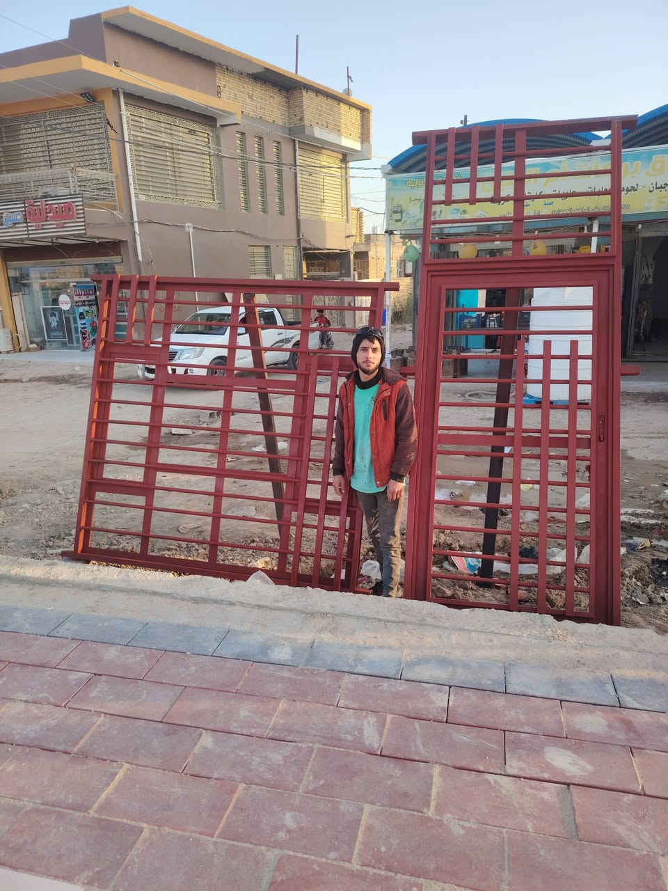 حداده الصادق
باسعار تنافسيه مستعدون كافه انواع الحداده🧑‍🏭
 ابواب🚪 شبابيك🪟 كرفانات🏪 محجرات ✅ غرف سندويج✅ سياج خارجي ✅ مراجيح ✅قمريات مطابخ ✅يتوفر لدينا احدث الديكورات التركية 🇹🇷 العمل جميع المحافضات
 التواصل ***********
واتساب ***********
