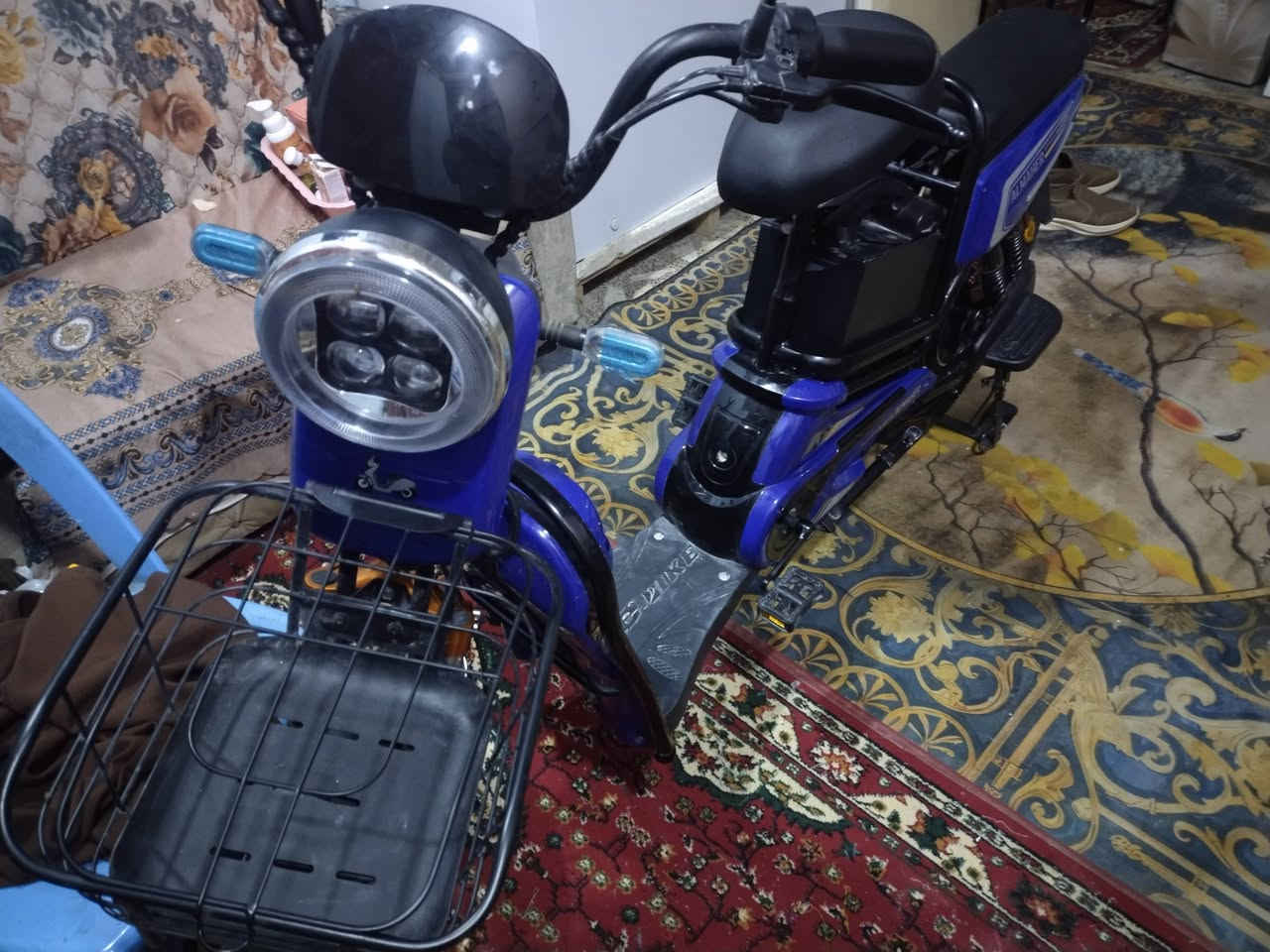 3ايام مستعمله فقط يدة حاضنة البطاريه نكسرت عندي بصمه وكارت وسويج 6بطاريات اجبيره على ابني ***********
قفل 450
