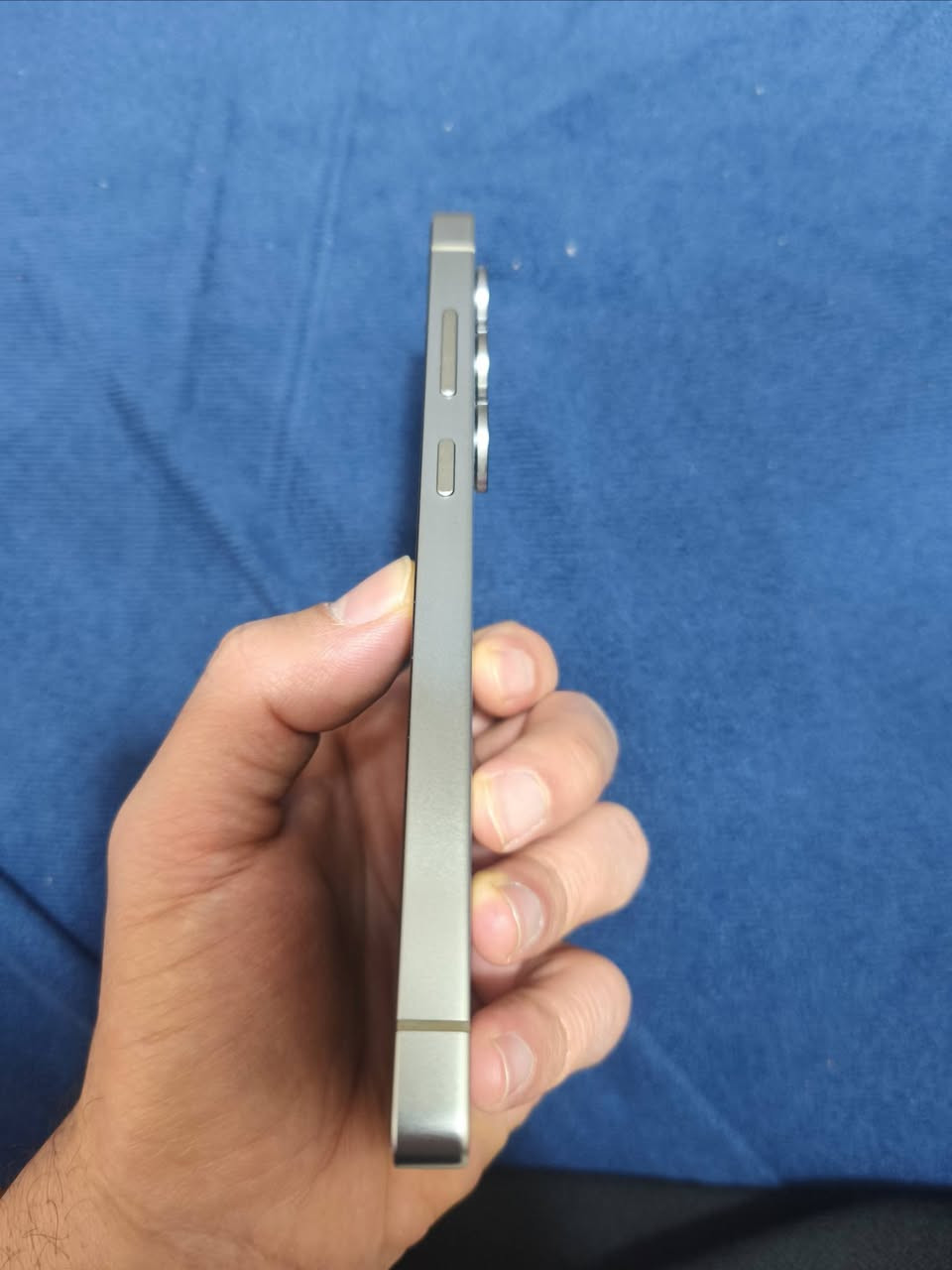 السلام عليكم s25 الترا ذاكره واحد تيرا شرق اوسط دبل سيم بدون ملحقات فقط بي خنه بلسماعه الجوه كلش قليله والباقي مكفول السعر 1250 بغداد الحسينيه


**إذا كنت صاحب هذا الإعلان وتريد حذفه لأي سبب، رجاءا أرسل رسالة إلى الدعم الفني**