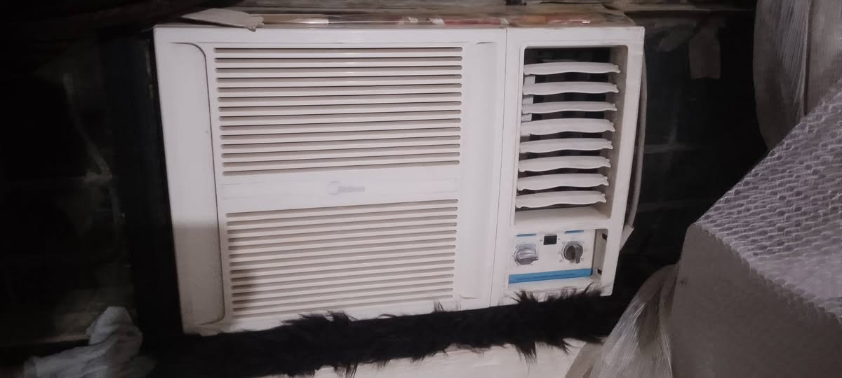 السلام عليكم مكيف جديد 2 طن مكان بغداد الدوره سعر 250)(***********
