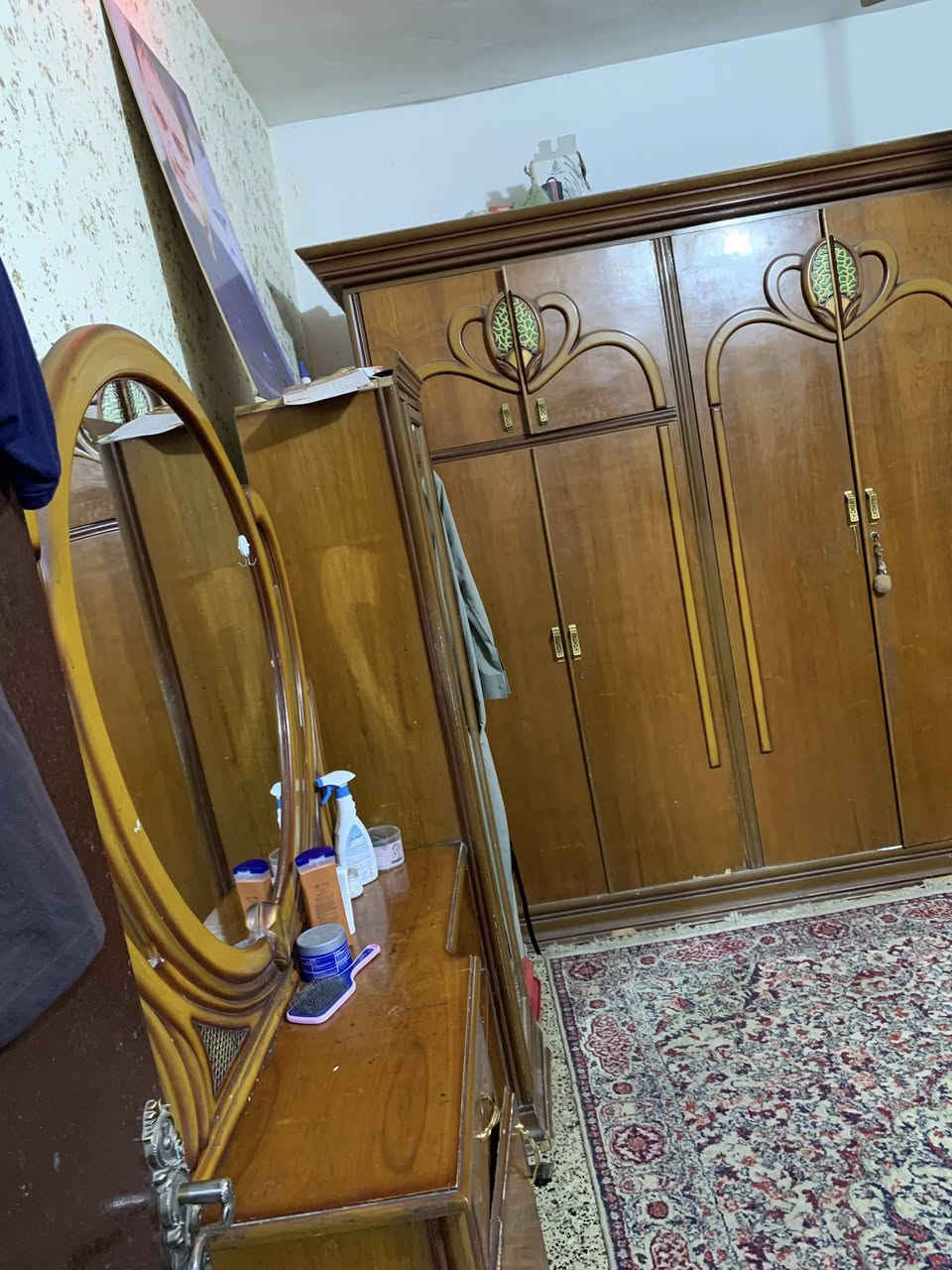 غرفة نوم صاج 6 طلاقات مع ملحق السعر 350 العنوان شارع جامع النور ***********
