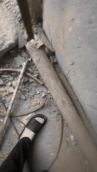 عيني موجود درابين طولهم ٥/٤٠ متروبواري حديد واحد ٤/٥٠ متر وثاني ٤/٤٠ التصال ***********
