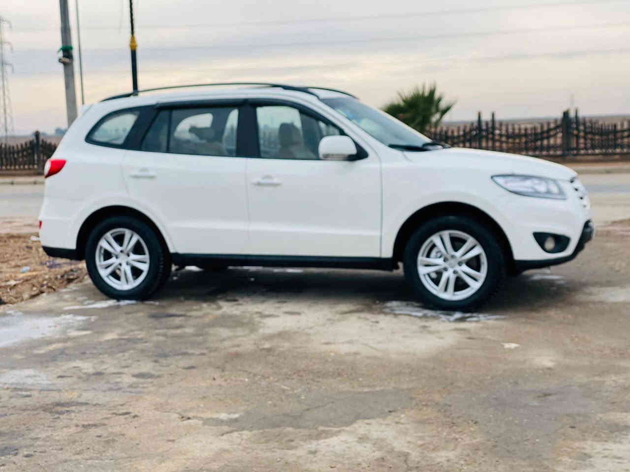 سلام عليكم لبيع سنتافي موديل 12خليجي بيه صبغ عام كفالة كلبه وعيب شرعي سياره فول واحد علا واحد حجم ميكنه 6سندر رقم بغداد تحويل مباشر مشروع وطني سنويه ل 27 مكينه وكير كفاله سعر سياره 105بيه مجال قليل مكان سياره عماره شراي ينتصل ***********
