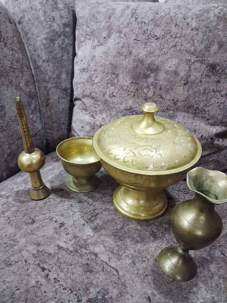 طقم نحاسي تراثي للبيع ✨

يتكوّن من:
• وعاء بغطاء مزخرف
• كوب/زبدية قاعدة
• فازة صغيرة
• قطعة ديكور طويلة

قطع أنيقة بلمسة تراثية، مناسبة للديكور والاستخدام.

💰 السعر مناسب 
🚚 توصيل متوفر
للمهتمين التواصل خاص 📩


**إذا كنت صاحب هذا الإعلان وتريد حذفه لأي سبب، رجاءا أرسل رسالة إلى الدعم الفني**