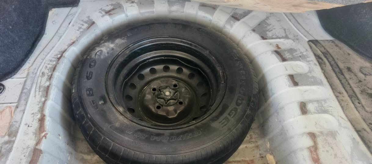 سلام عليكم اخوان
سني ٢٠٠٩ رقم بغداد بأسمي رقم انكليزي 
اللون ابيض ثلجي بليته زركه شاشه وكامره داخل صاج محرك ابيض كفاله عامه لاضربه ولا صبغ والافتح والاتبديل ماشيه ١٧٠ حقيقي كلشء بيها على البلاد
السعر ١١٣ 
العنوان بابل جبله
اتصال او واتساب
***********
