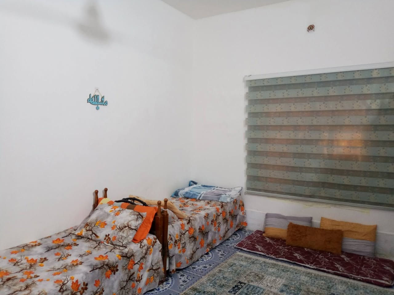 يالله
اللهم صل على محمد وال محمد
دار للبيع زراعي سند مساحة 190م خنيطله نهاية شارع الكراج يحتوي على غرفتين وهول وكلدور وديوانيه ومطبخ حار وبارد وكراج وحديقه وصحيات داخليه وخارجيه ثرمستون عكاده
البيت جديد ومتعوب عليه كما موضح بالصور 
للاستفسار او معرفة السعر مراسلة الصفحه او واتساب ***********مكتب الكرار للعقار والمقاولات العامه @إشارة
