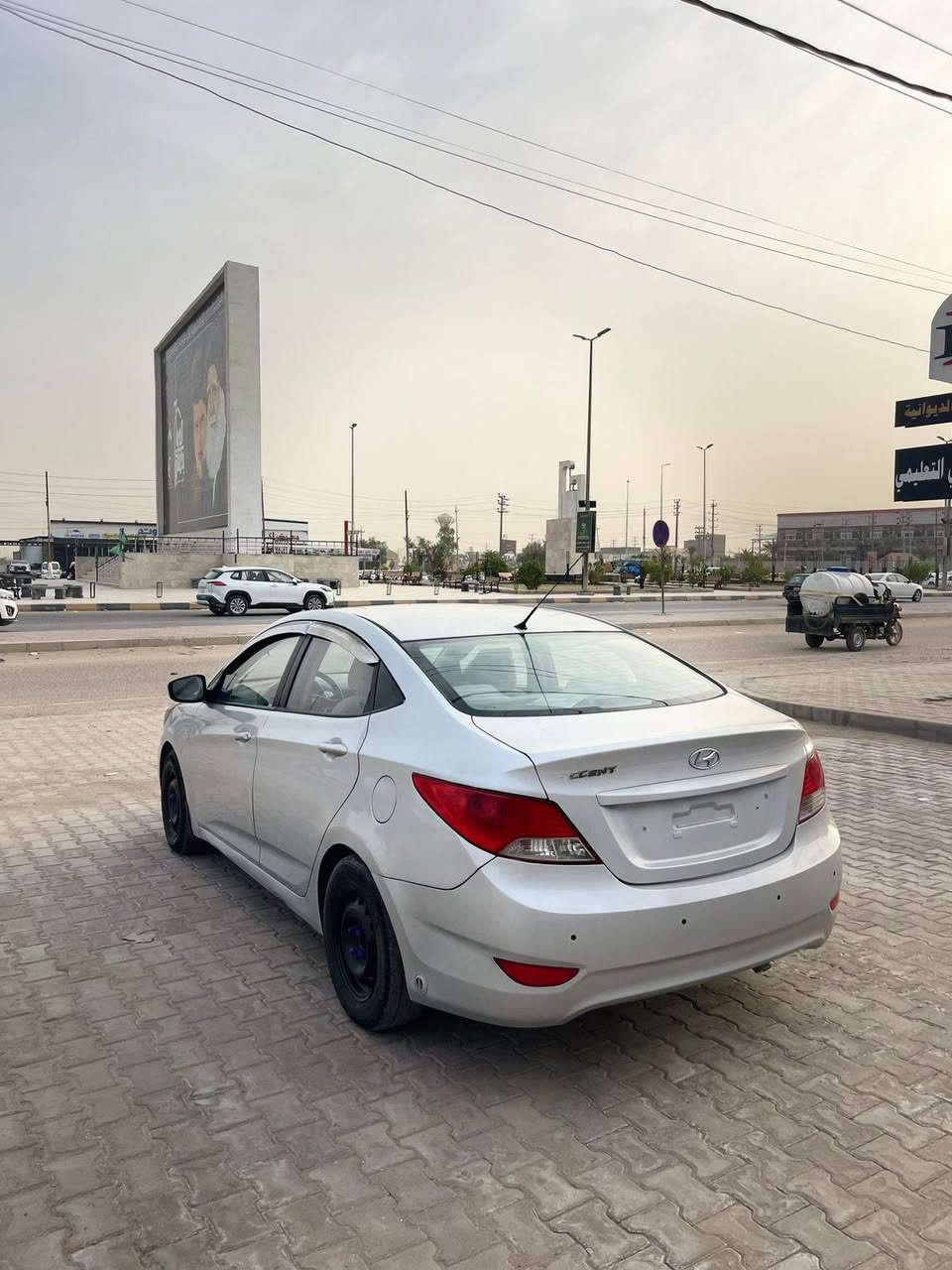 السعر $79  وبيه مجال
اكسنت 2014 خليجية مكينه 1600 
السياره جاهزه من كلشي كير مكينه حداديه تبريد تخم تاير باتري جديد 
رقم قادسيه سنويه ل 2028 السياره
بيه قطعتين صبغ بدون دواخل مكانه 
ديوانيه مركز اتصال ***********
