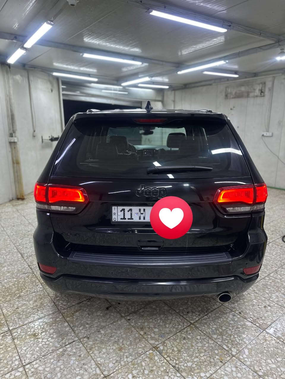 السلام عليكم 
جيب بلاك توب 
الموديل 2019 
عداد المسافة 113.000 كيلو وقابل للزيادة 
مواصفات السيارة 
فتحة 
باب خلفي كهرباء 
المقاعد كهرباء + تدفئة كشن + تدفئة ستيرن 
وباقي التفاصيل معروفة بالجيب بدون ذكرهن 

حادث السيارة من امريكا
 دعامية خلفية + ربع الباب الخلفي صاير بي صبغ من جهة اليمين 

وهنا صار بيه طخات بصفحة اليمنه بالجاملغ الامامي على حطته رصعة على حطته وبالجاملغ الخلفي كذلك رصعة على حطته وبالبابين صار بيهم صبغ من جوه 

السيارة فقط ايرباك بردة طاك بيه اثر الحادث الخلفي بجم كبس مملعوب بي وصور الحادث منشورة كذلك 

للاستفسار هذا رقم تلفوني 
***********
***********
