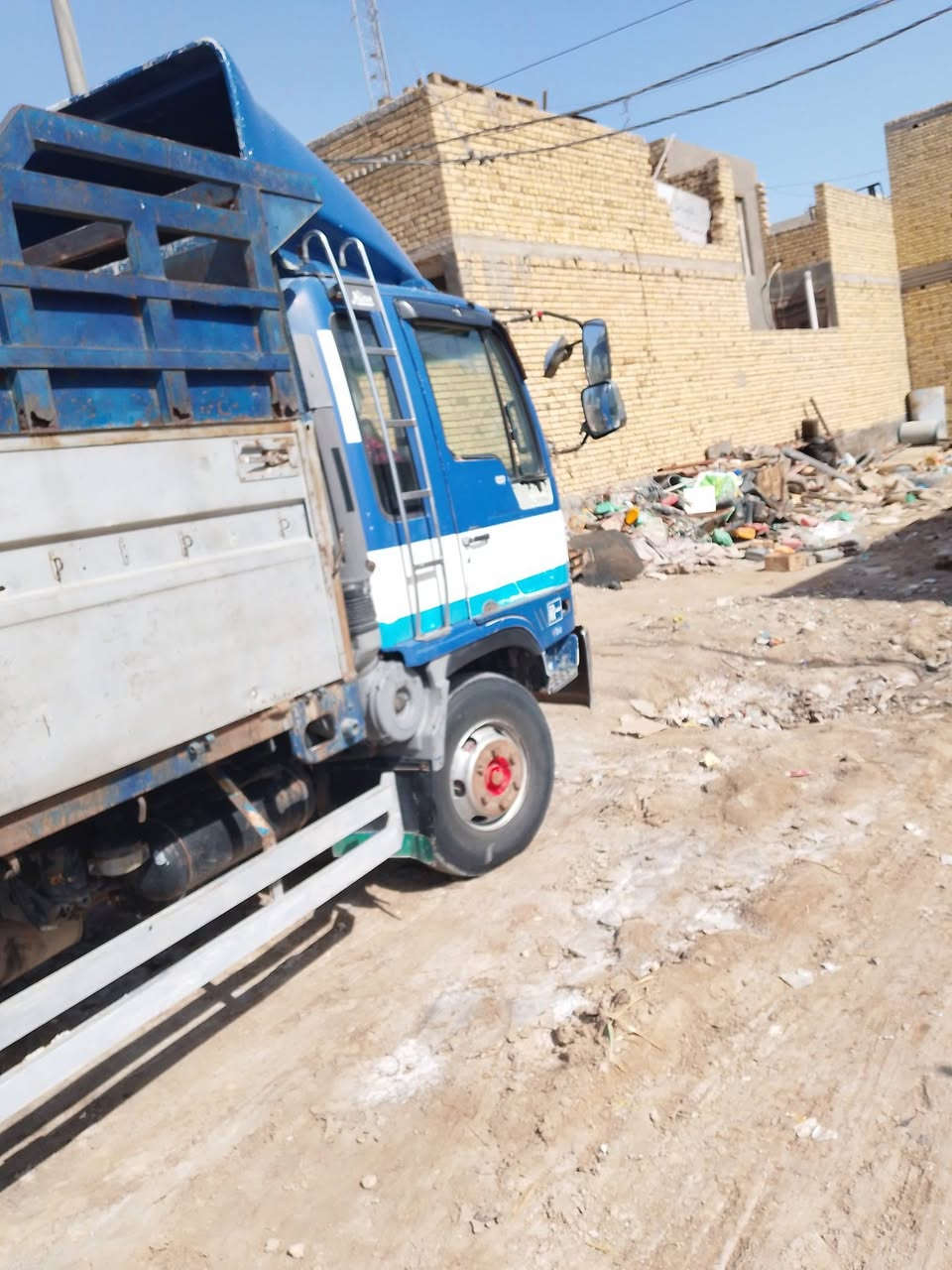 سلام عليكم هينو طيره 
للبيع مكينه ٧٠  شاصي ٦ وربع مكفول شاصي 
سياره بسمي تحويل ثاني يوم 
مكان سياره الناصريه 
السعر ١٤٠ 
***********
