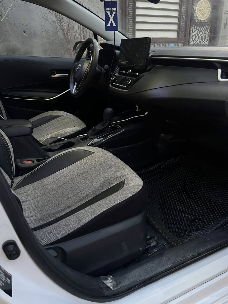 سلام عليكم…كورلا هايبرد موديل 2024 ماشيه 18 الف قابل للزياده بيه طخه بالتكمه عكس السايق موضحه بالصور والجنطه طخه بسيطه  مكان السياره بالديوانيه-سعر 139 اعتقد سعره مناسب جدآ ***********
