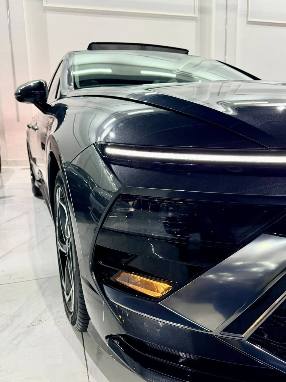 السلام على من رد السلام 👋🏻
سوناتا موديل 2024 الشكل الجديد ❤️
وارد امريكي 🇺🇸🇺🇸
ماشية 7000 ميل 👍🏻
حجم المحرك 2500 
مواصفات 
بانوراما (سلايد روف)
بصمة تشغيل عن بعد 
رادارات امامي وتحديد مسار ورادارات جانبية 
دشبول ديجتال 
هيتر كشنات 🔥🔥كشن سائق كهربائي 
داخل ابيض 
صندوق ذكي 
Smart trank
سايد بريك كهربائي 
اوتو هولد ☑️
شاحن موبايل واير ليس 
حادثها خلفي فقط مسطة اسفل الصندوق صبغ
صور الحادث مع الصور 👇🏻👇🏻 
يعني بجم كبس ايربكات سليمة ❤️
السيارة تترقم شمالي فقط 
السعر بدون رقم من الاخير ((((218$))))
مكان السيارة اربيل 
الشراي يتصل ويتدلل
***********📞
***********📞
#سوناتا
#ياسرالعلاف
#اربيل
#العراق
