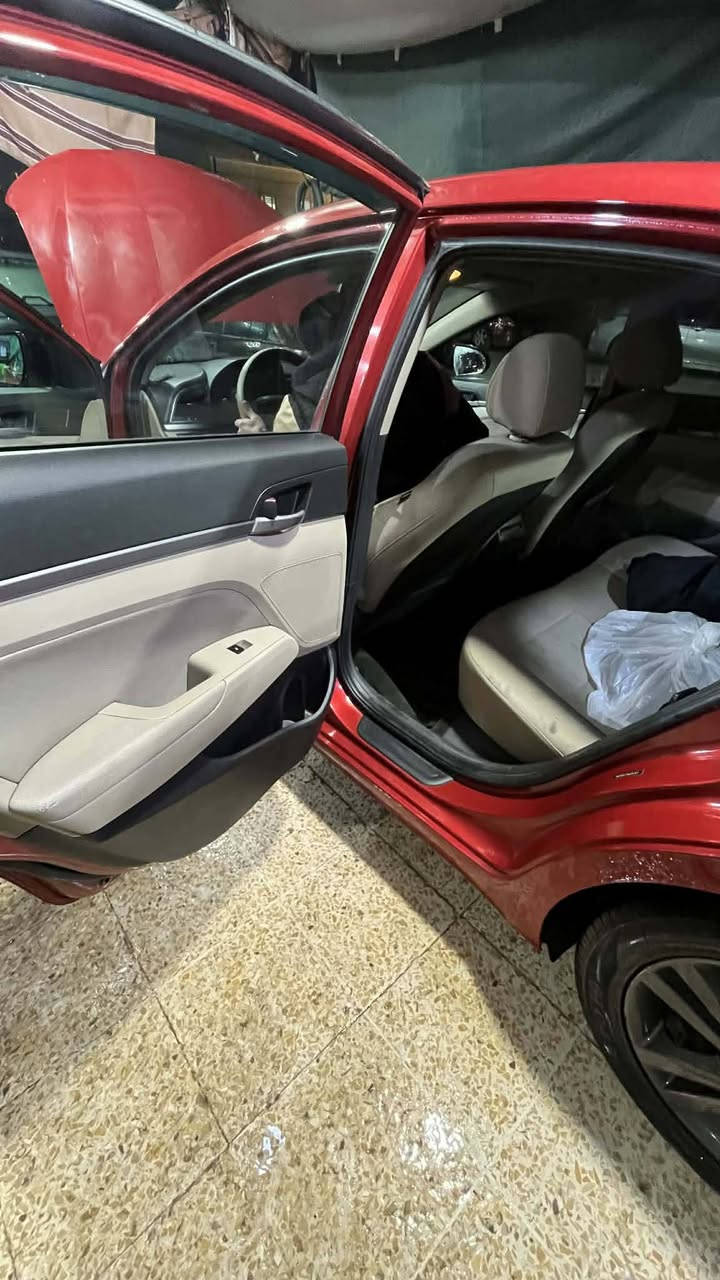 السلام عليكم النترا للبيع مديل 2017 فول موصفات كشنات كهرب رادار امامي وحساس خلفي وامامي تشغيل بصمة سلايت كابون بانزين بيها مكينه شرط تبريد ثلج تيرات جديده طخم امامي وخلفي كله جديد السياره جاهزه اي نقص مابيها الظرر مالتها قبغ صندق وربع وجاملغات الخلفي بدون دواخل السياره حيل حلوه شاشه كبيره كامره دواره شرط التحويل السعر 130 وبيها مجال مكان السياره موصل أيسر موبايل *********** اسيا ***********
