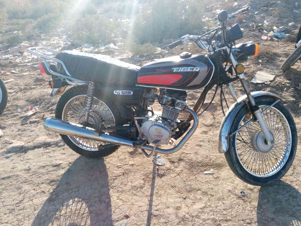 سلام عليكم  دراجه للبيع  مديل 21ما مفتوحه  لمكان سومر ***********
