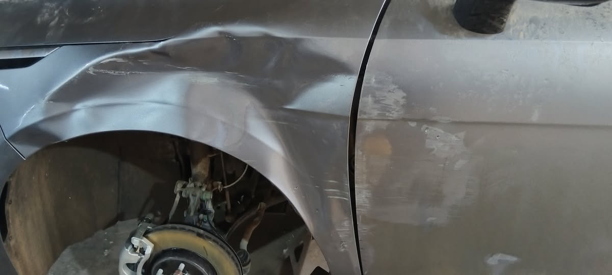 كراج الأخوين سمكره وصبغ سيارات العنوان كورنيش قرب بسمه مول قبل شغل وبعد شغل ***********
