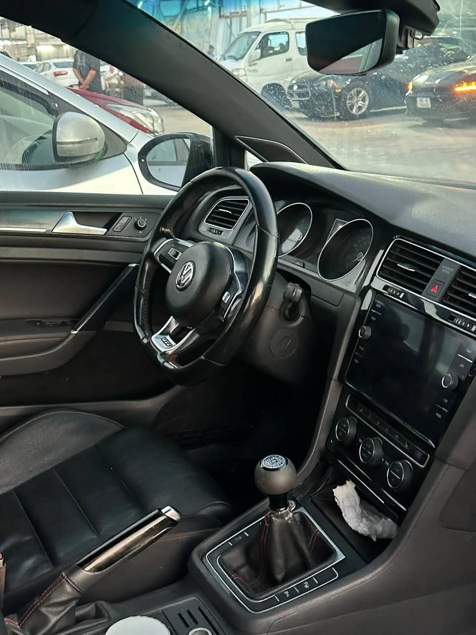 سلام عليكم سياره كولف GTI.S
فول مواصفات واحد على واحد سياره مكينة 2000 تون تيربو كير عادي سياره انطلاقه وسرعه عملاقه بغنا عن سوالف السياره موديل 2020 سياره حادثها جاملغ وبنيد السياره رقم بغداد تحويل ثاني وللعلم فول سلايد روف وبصمه وباقي تفاصيل لفول كلها ماشيه 27 الف 
السعر 125. نقداً نقداً
*********** 
***********
