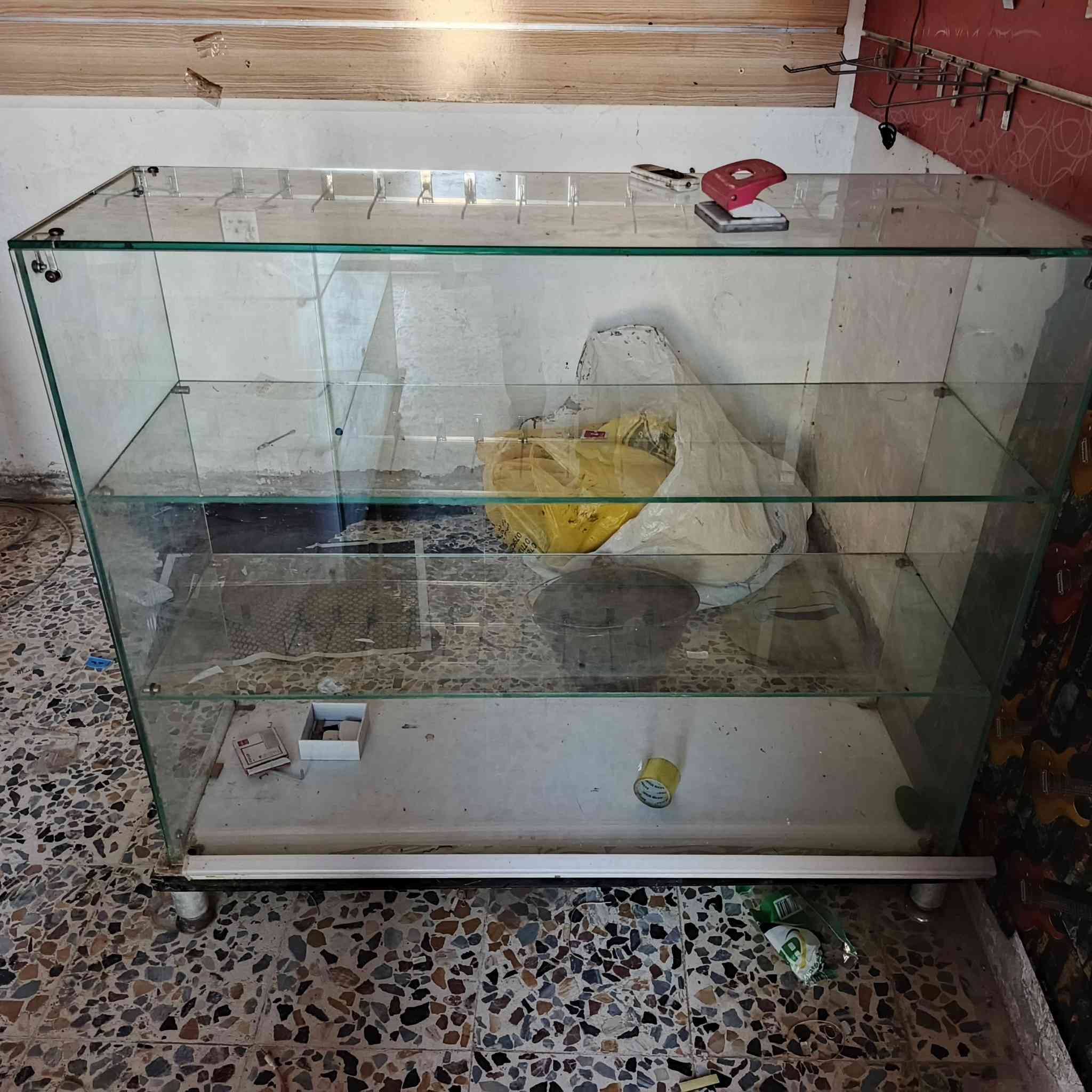 باترينات عدد اربع للبيع للستفسار اتصل عله رقم ***********
