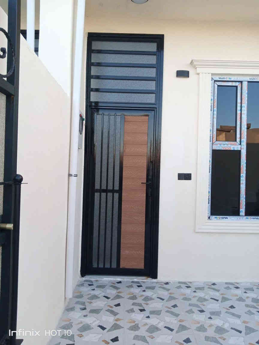 السلام عليكم دارين للبيع مساحه 100متر فول سيراميك نضام دكت تبريد واجهه فلين اناره مخفيه سقف ديكور جديد البيتين صفر مامسكون عنوان حي بدر قرب مدرسه علي شاهين بسعر مناسب للاستفسار الاتصال ع ***********
