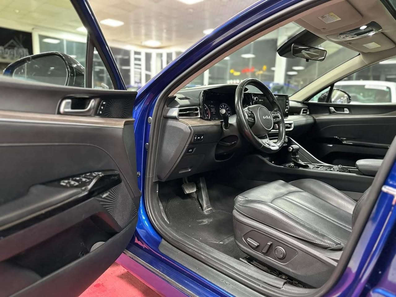 سلام عليكم اخوتي
كيا كي فايف 
الفئه EX
المديل 21 
الوحه اربيل 
السعر 185ومجال بسيط 
الضرر بنيد فقط 
السياره كفاله من الشاصي ………

الموصفات ……………………
1- حجم المحرك 4 سلندر 1600 تيربو 
2- بصمه ابواب وتشغيل عن بعد 
3- تحديد مسار 
4-سقف بنراما 
5-حساس خلفي 
6-كامره خلفي دواره 
7-مقاعد جلد بلادي 
8- سستم صوت 
9- رادار امامي 
10- رادار جانبي مع مانع اشتياز 
11-تدفئه + تبريد الكراسي الاماميه 
12 - خزن ميموري كرسي السائق 
13 - كرسي كهرباء 
14- رادار خلفي
وباقي موصفات هواي بيها موصفات فول 
•••••••••••••••••••••••••••
مكان السياره بصره ***********
