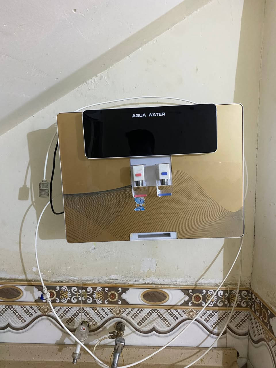 جهاز فلتر تصفية مياه جهاز نظيف استخدام قليل يحتوي على
5 مراحل لتصفية المياه
يحتوي على مياه بارد وحار هيتر 
شغال نظيف 
للبيع المكان بغداد الغزالية شارع الضغط 
رقم ***********
