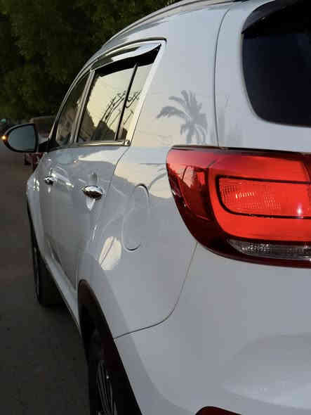 سبورتج 2016 خليجي فول مواصفات ١/١
المواصفات:
-بصمة
-بانورما فتحتين
- اشارات مري 
- مري شفط
-نظام ABS
-نظام مساعد نزول المنحدرات
- تراكشن كونترول TCS
-مثبت سرعة
-تحكمات ستيرن
- تحكم لايتات
-حساس مطر 
-كامرة خلفية بلادية Full HD
- اربع حساسات خلفية مع التحكم بها
-نظام سستم صوت تفاعلي بعدة وضعيات
-مسجل بلوتوث
-مدخل USB/AUX  
-تبريد ( ثلاجة) بالچكمچة 
-نظام قيادة eco drive
-التحكم بالتبريد طابقين منفصل 
-كشنات جلد لونين
-بردة للصندوق

السيارة كفالة عامة ماعدا الي موضح بالصور وبدون اي تعديل على حطته 

السعر 180 وبي مجال 
للاستفسار: ***********
