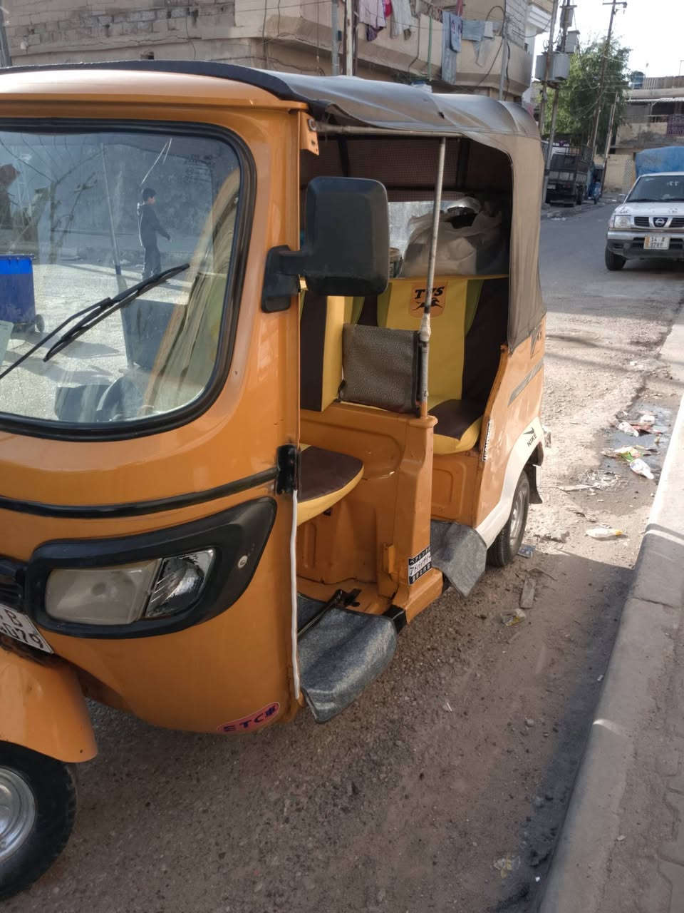 سلآم عليكم تكتك TVS مديل 19 داخله ب20 رقم وسنويه انكليزي لوحات كامله تحويل مباشر ثاني يوم. المكينه مفتوحة مرة وحده ناعمه  ماتنسمع خرسة مااشالله
البدي شوف العين نظيف كلشش فقط بي ضربه موضحه بصورة ومامرجعه عدل كهربائيات شغاله دوشمه جديده دشبول جديد كله جديد بيها ماذب ربع عليهه كبل لشارع 
المكان بصرة الحيانيه.السعر 4500 
الاتصال أو واتساب *********** مو شراي لا تخابر
