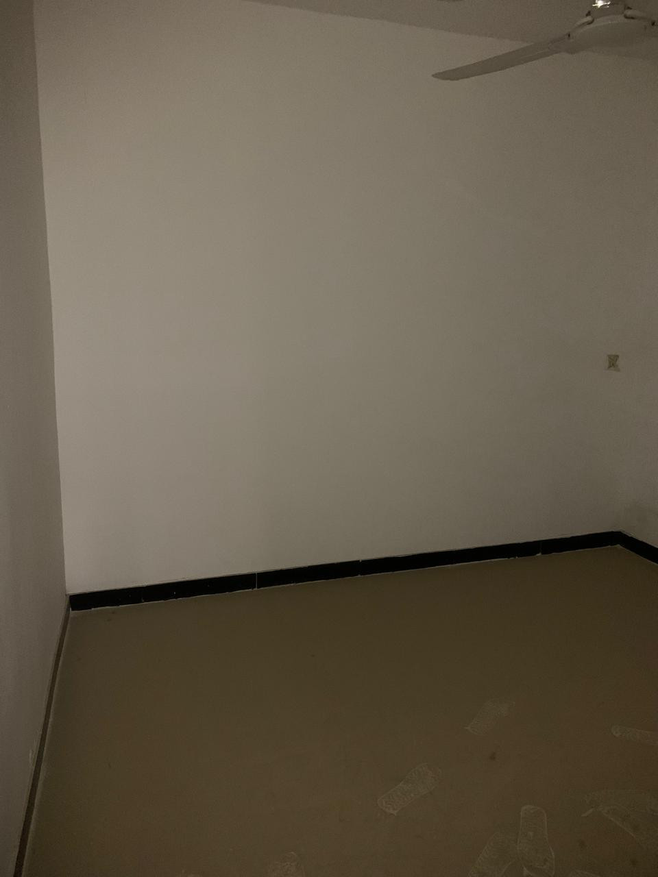 السلام عليكم ورحمه الله وبركاته                                                             

@ للبيع بيت تونات 2                                                                                 

@مساحه الواحد 37.5 طابقين                                                                  

يحتوي على صاله ومطبخ وحمام ومنور                                                   

الطابق الثاني يحتوي على غرفتين وحمام                                                  

طابو زراعي سند 25                                                                              

العنوان خلف التكيه الكزكزانيه مقابيل كفائات السيديه                                            

الخدمات ماء وكهرباء وتبليط                                                                    

سعر البيت الواحد 53 مليون                                                                

للاتصال ***********
