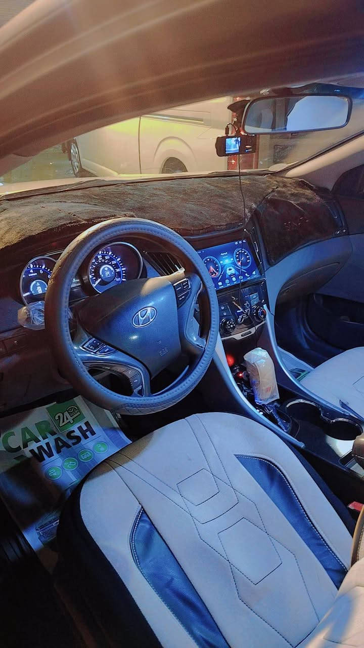 سوناتا مضلع ٢٠١١ من سنه ٢٠١١ لحد الان عندي اني دخلتها علئ أيدي السياره جديده جدا ترايها شركه محرك كير صدر تدفئه تبريد كله شركه ماشيه ٨١ الف فقط مصبوغه حزام جماليه فقط بس الي يعرف بجديد يعرف قيمتها ترايها من بغداد للبصره وعلئ شرط تمشي ٢٠٠ رقم بغداد دولي بسمنه السياره كلها بلاديه سعرها ٩٨ ورقه ومتلكي بهيجي سعر هيجي نضافه مع التقدير رقمي ***********
